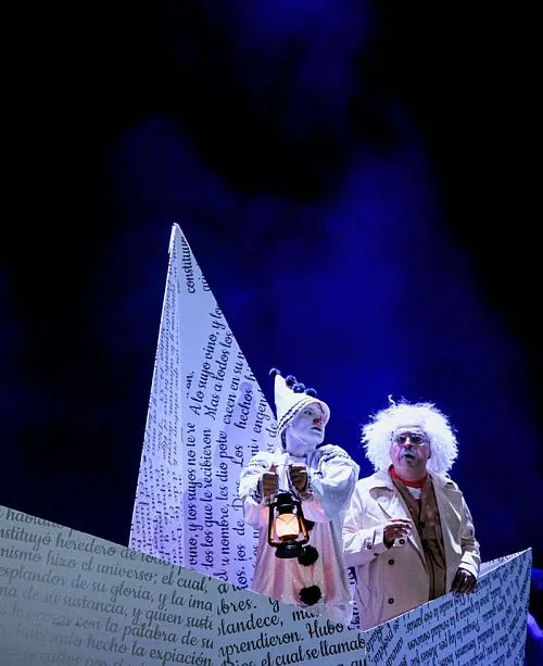Dos payasos navegando en un barco de papel gigante